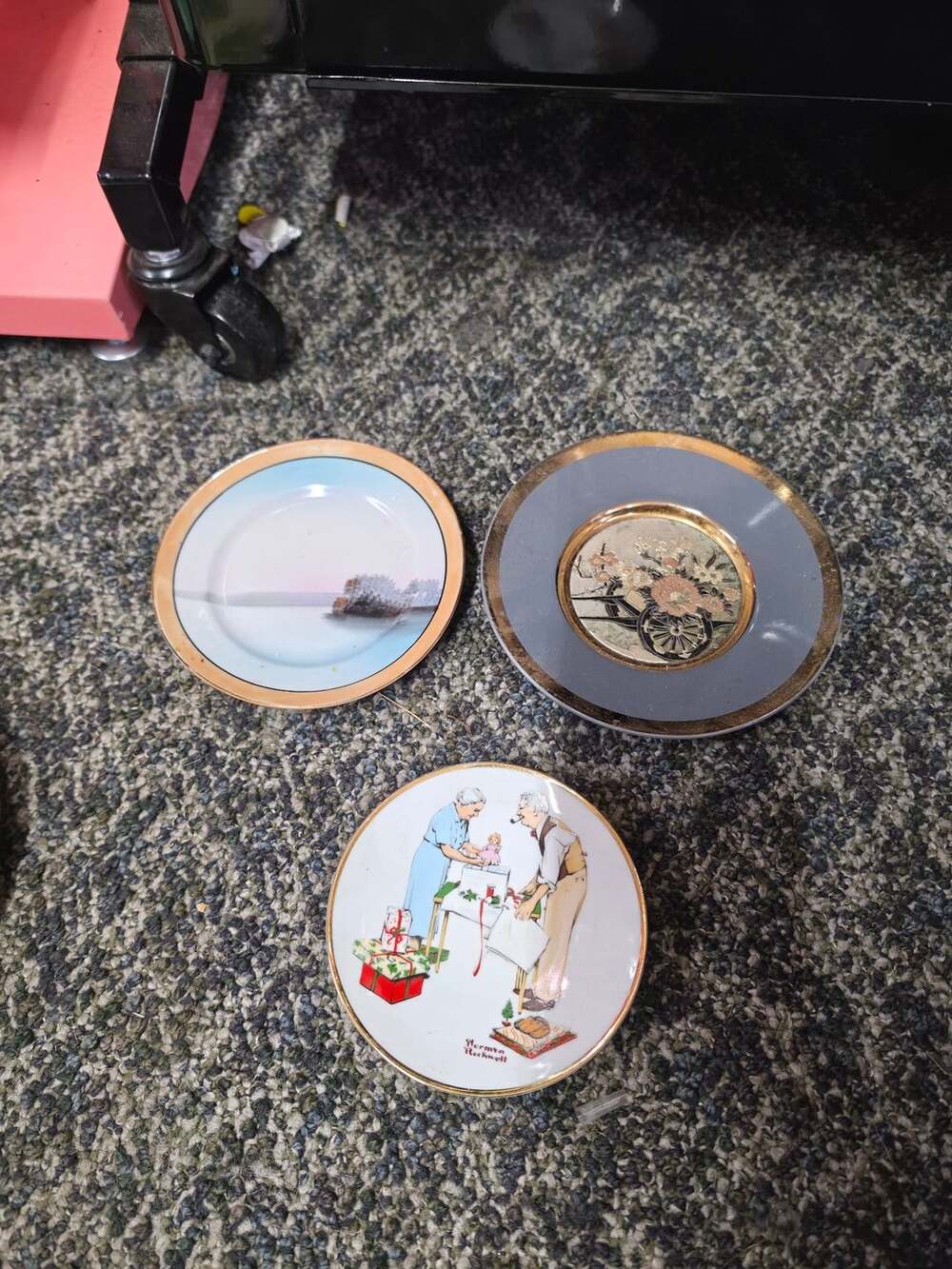 Norman Rockwell Holiday Gifts Miniature Christmas Plate